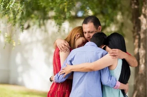 Обниматься во сне