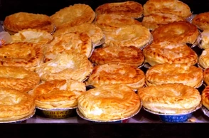 К чему снится угощать пирожками