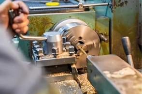 К чему снится токарь