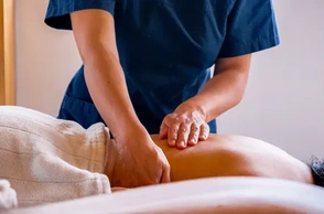 К чему снится массажистка