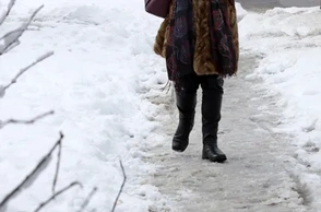 К чему снится идти по скользкой дороге