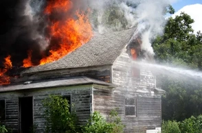 К чему снится тушить огонь водой